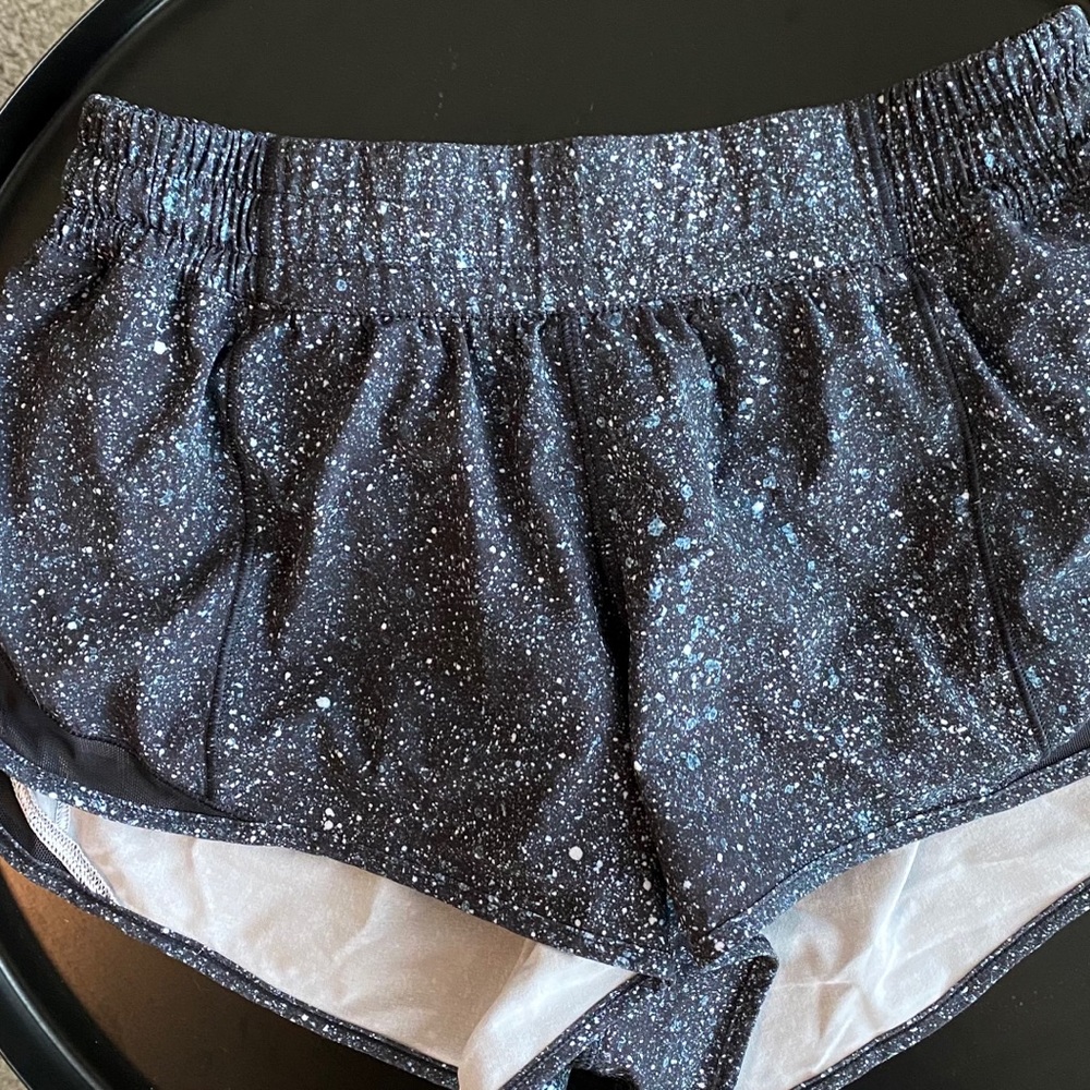Lululemon Hotty Hot 2.5” Mineralize Galaxy 6 Reg